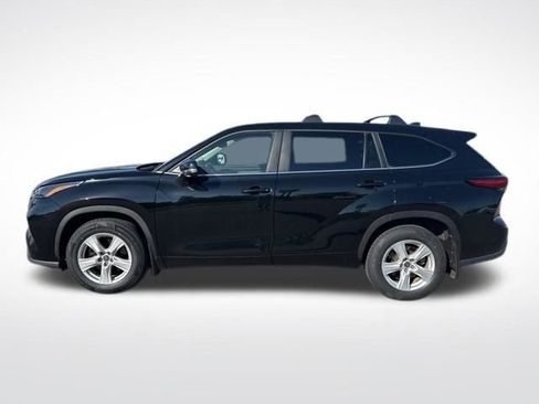 Used 2023 Toyota Highlander L FWD image 2