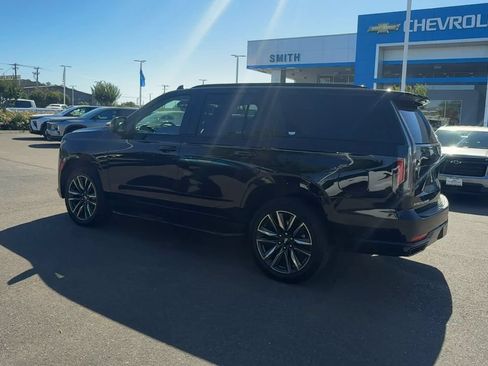 Used 2024 Cadillac Escalade Sport AWD/4WD image 5