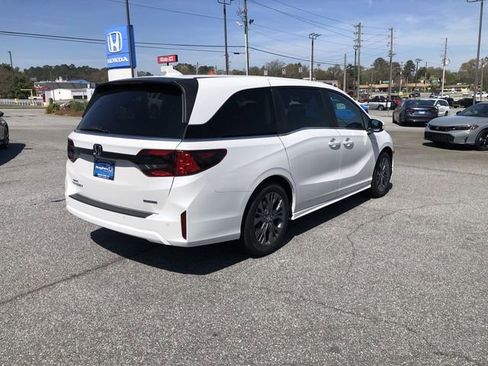 New 2026 Honda Odyssey Touring image 5