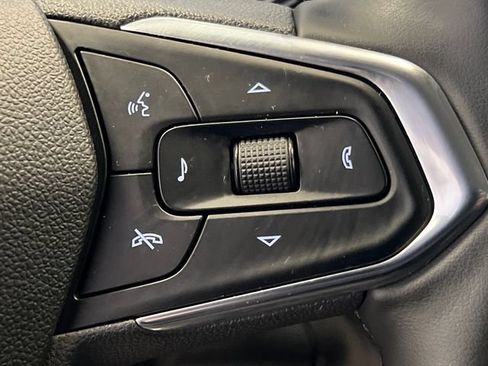 Used 2024 Chevrolet Trax LT w/ Driver Confidence Package FWD image 21