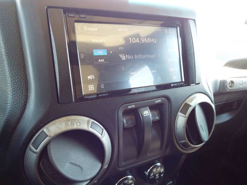 Used 2014 Jeep Wrangler Sport image 21