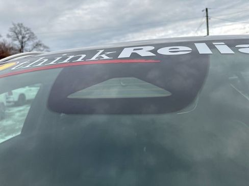 Used 2025 Volvo XC40 B5 Core image 31