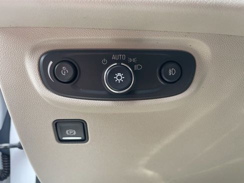 Used 2018 GMC Terrain Denali w/ Advanced Safety Package AWD/4WD image 17