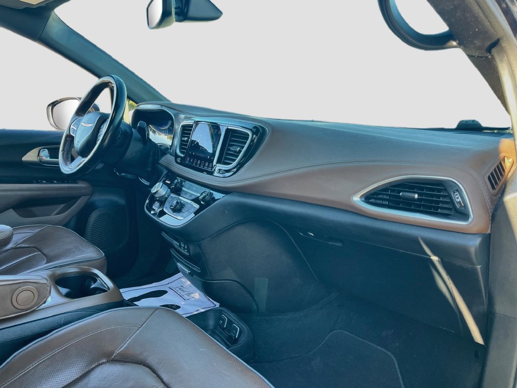 Used 2020 Chrysler Pacifica Limited FWD image 31