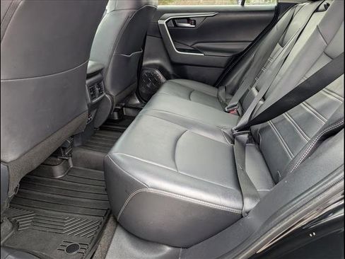 Used 2019 Toyota RAV4 XLE Premium image 10