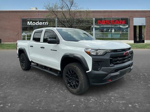 Used 2026 Chevrolet Colorado Trail Boss AWD/4WD image 5