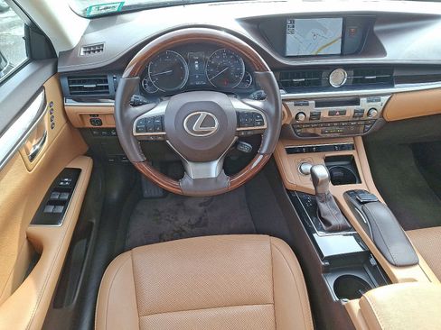 Used 2018 Lexus ES 350 w/ Navigation System Package image 11