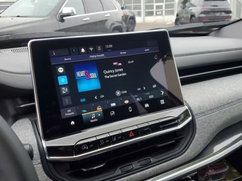 Certified 2024 Jeep Compass Latitude image 12