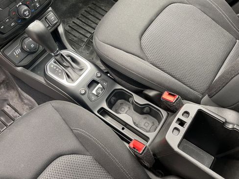 Used 2023 Jeep Renegade Altitude w/ Sun/Sound Group image 9