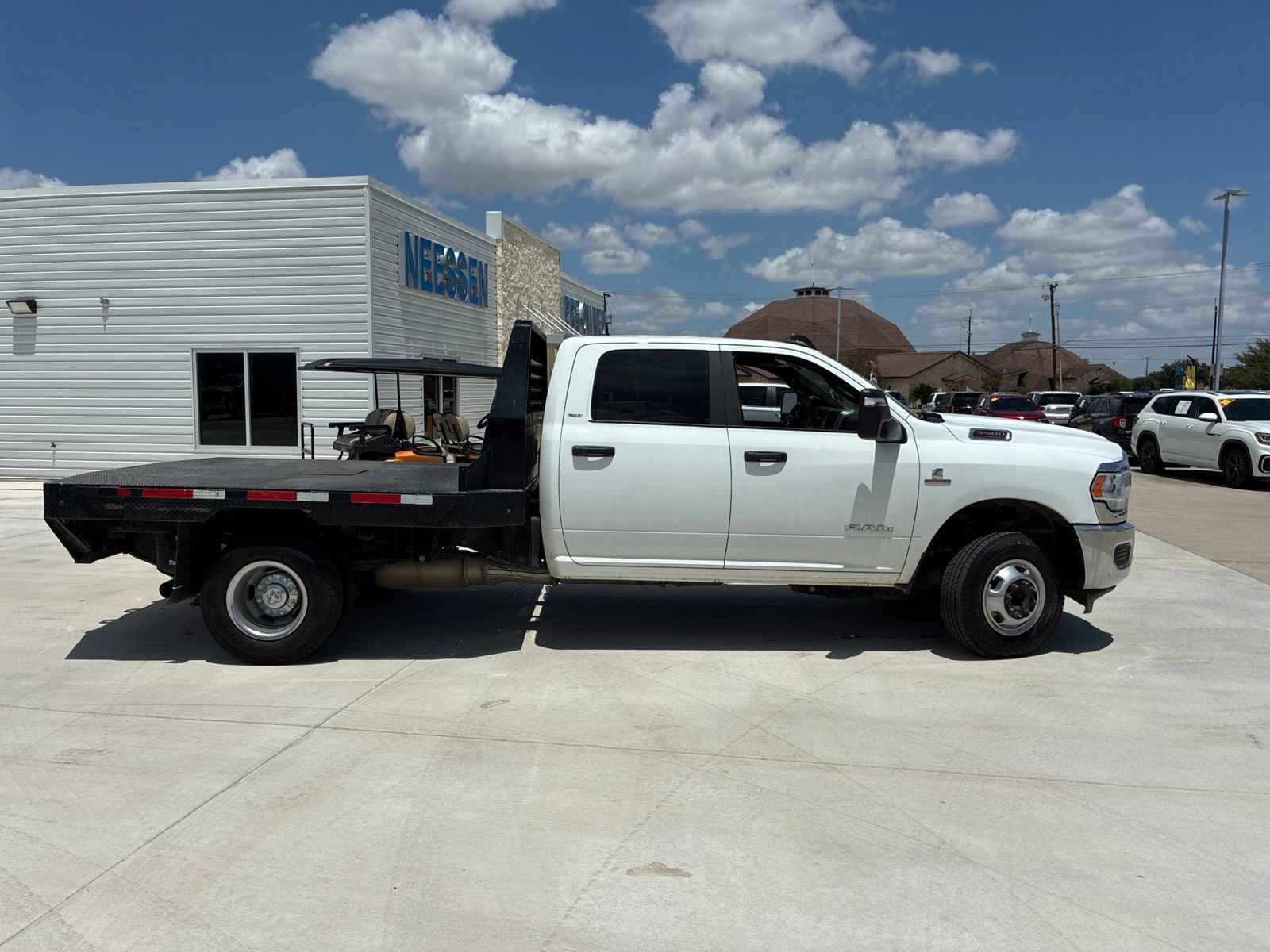 Used 2024 RAM 3500 SLT w/ Quick Order Package 2YG SLT AWD/4WD image 2