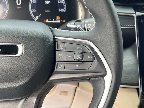 Used 2025 Jeep Grand Cherokee Limited w/ Luxury Tech Group II image 26