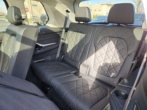 Certified 2024 BMW X7 xDrive40i w/ Premium Package image 11