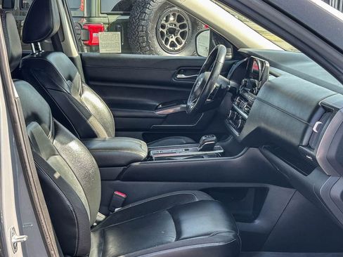Certified 2022 Nissan Pathfinder SL FWD image 17