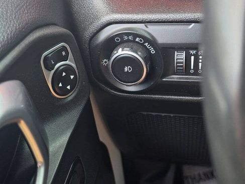 Used 2018 Jeep Wrangler Unlimited Rubicon AWD/4WD image 12