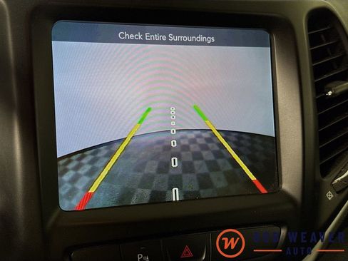 Used 2018 Jeep Cherokee Trailhawk AWD/4WD image 14