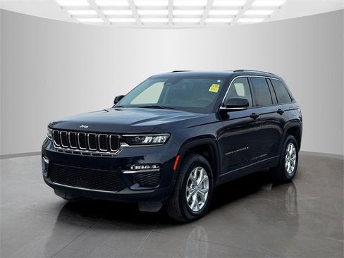 Certified 2023 Jeep Grand Cherokee Limited image 3