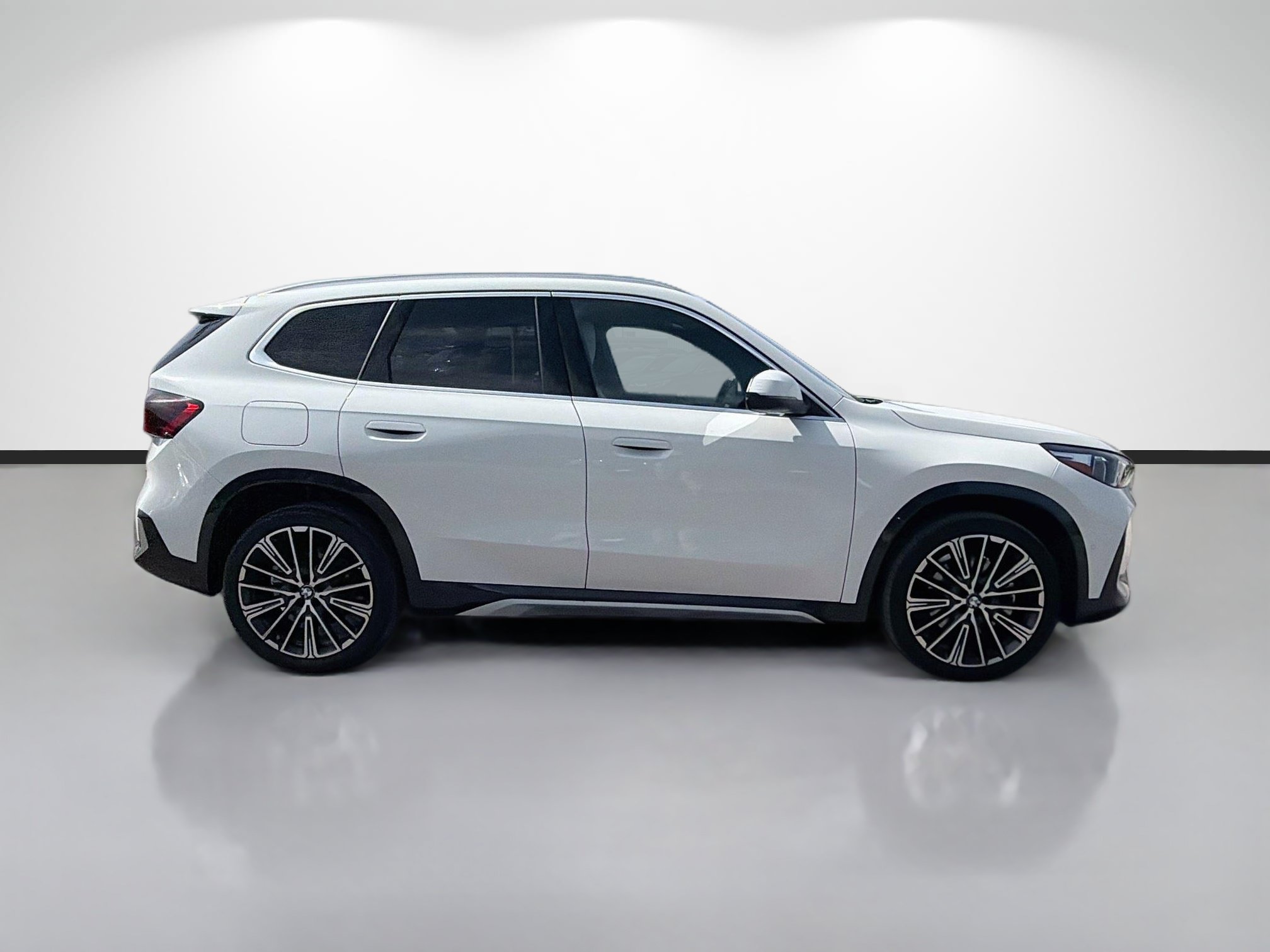 Used 2026 BMW X1 xDrive28i w/ Convenience Package AWD/4WD image 2