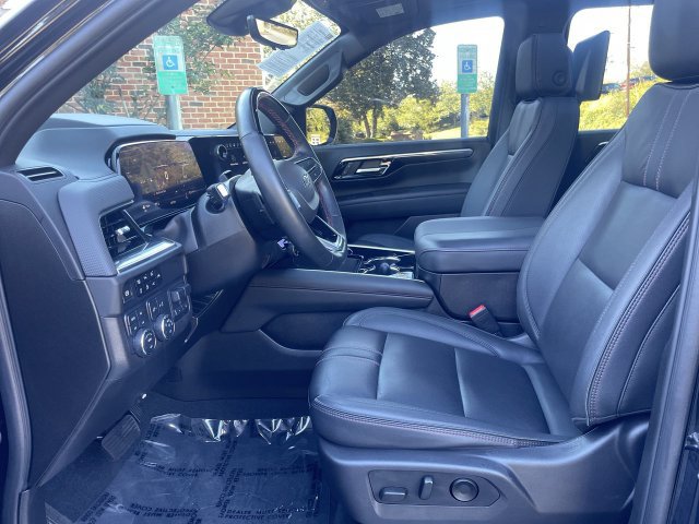 Certified 2025 Chevrolet Suburban RST w/ Advanced Technology Package AWD/4WD image 12