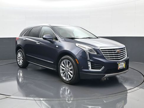 Used 2018 Cadillac XT5 Platinum w/ Driver Assist Package AWD/4WD image 3