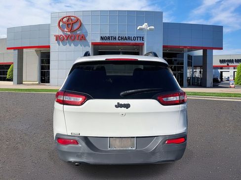 Used 2016 Jeep Cherokee Sport image 9