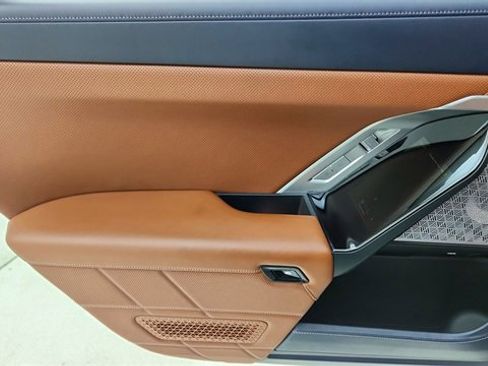 Used 2023 BMW i7 xDrive60 image 32