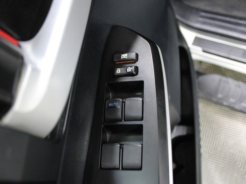 Used 2016 Toyota Tundra SR5 w/ SR5 Upgrade Package image 7