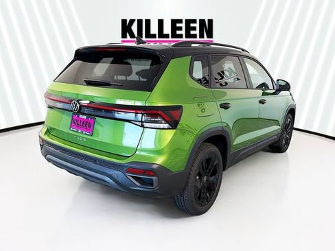 New 2026 Volkswagen Taos SE FWD image 7