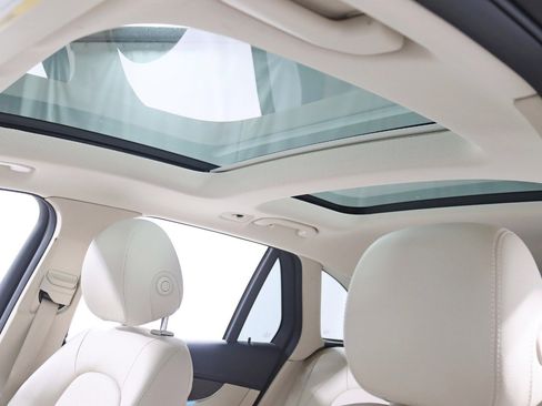 Used 2017 Mercedes-Benz GLC 300 4MATIC w/ Premium 2 Package image 31