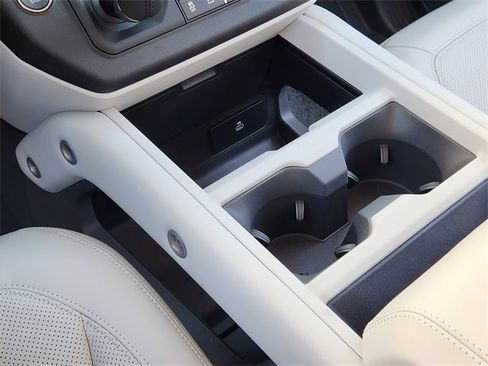 New 2025 Land Rover Defender 130 X-Dynamic SE image 15