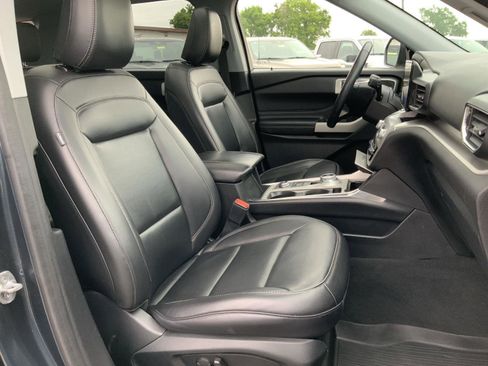 Used 2022 Ford Explorer XLT w/ Equipment Group 202A AWD/4WD image 69