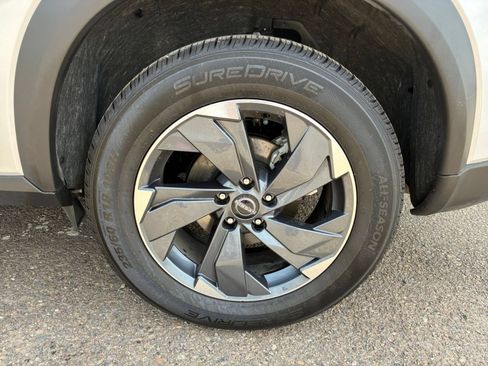 Used 2025 Nissan Rogue SV FWD image 27