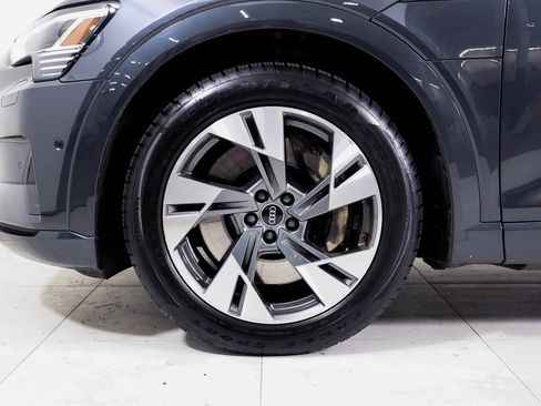 Used 2022 Audi e-tron Premium Plus image 24