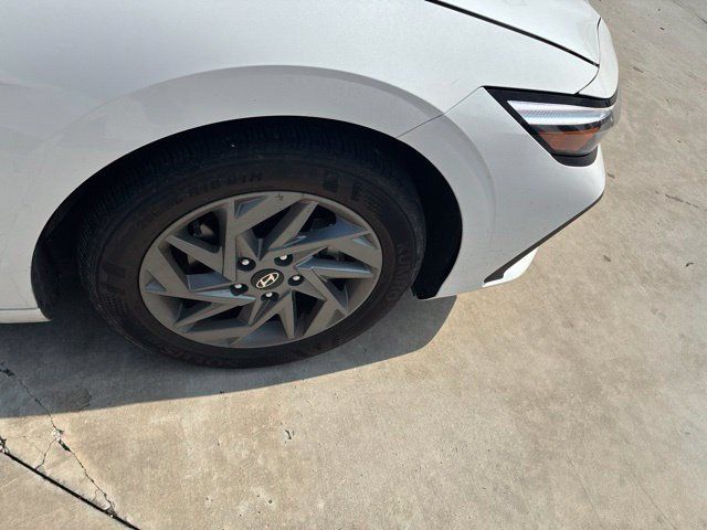 Used 2024 Hyundai Elantra SEL FWD image 46