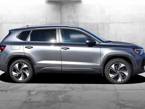 New 2025 Volkswagen Taos SE image 5