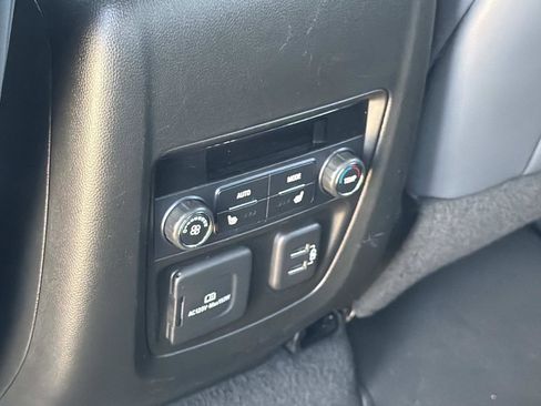 Used 2024 Buick Enclave Premium image 25