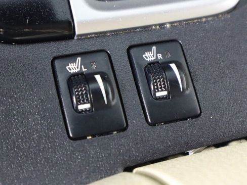 Used 2019 Toyota Highlander XLE FWD image 27