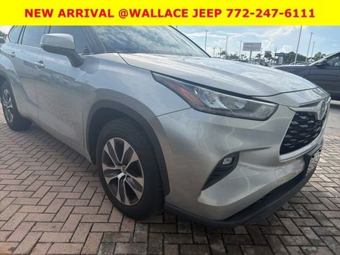 Used 2020 Toyota Highlander XLE FWD image 1