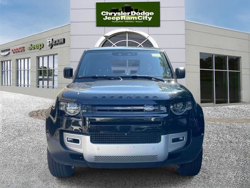 Used 2025 Land Rover Defender 110 S AWD/4WD image 2