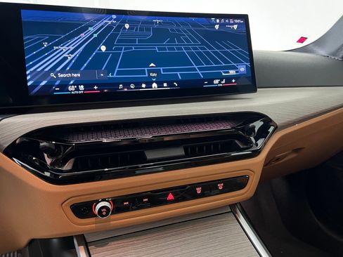 New 2025 BMW 330i xDrive Sedan w/ Convenience Package image 26