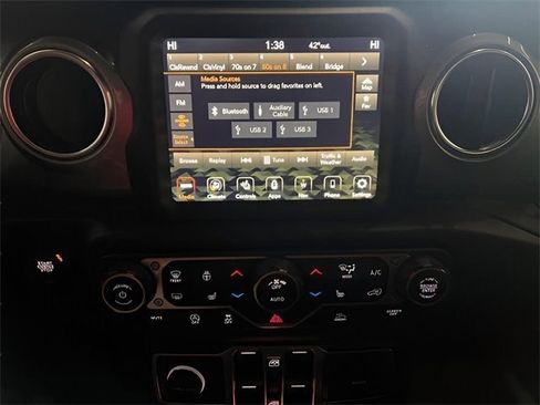 Used 2020 Jeep Gladiator Overland image 19