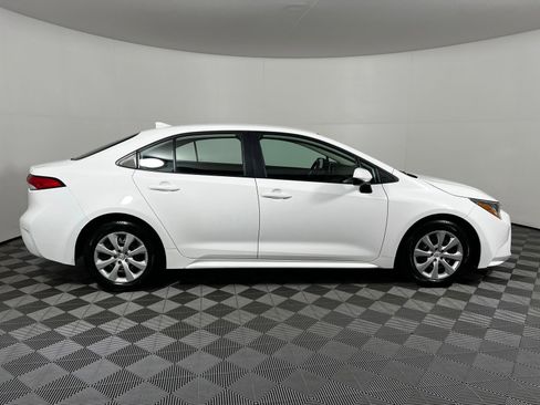 Used 2024 Toyota Corolla LE FWD image 4