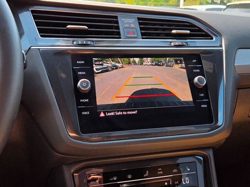 Certified 2023 Volkswagen Tiguan SE R-Line FWD image 26