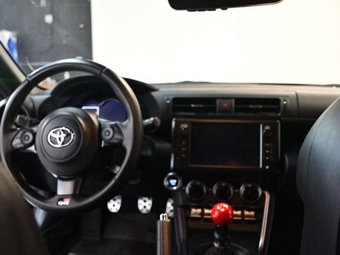 Used 2023 Toyota GR86 Premium RWD image 5