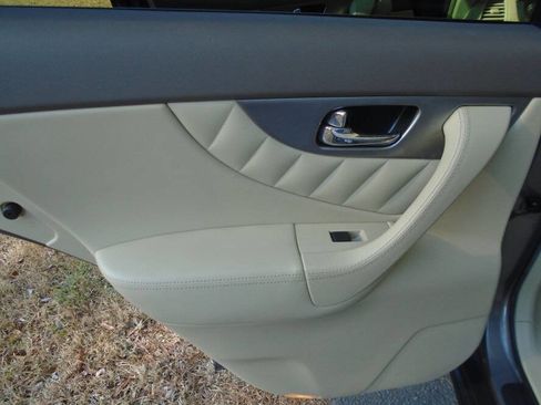 Used 2015 INFINITI QX70 Base AWD 4dr SUV image 19