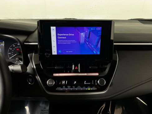 Certified 2025 Toyota Corolla SE image 17