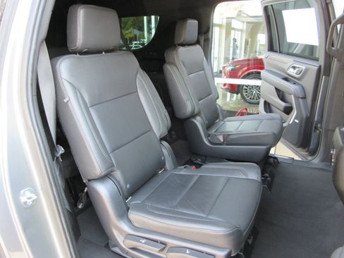 Used 2021 Chevrolet Suburban Z71 AWD/4WD image 22
