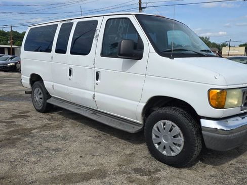 Used 2005 Ford E-350 and Econoline 350 Chateau RWD image 5