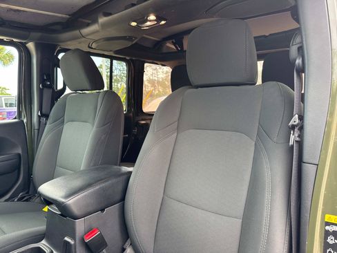 Used 2022 Jeep Wrangler Unlimited Sport AWD/4WD image 19