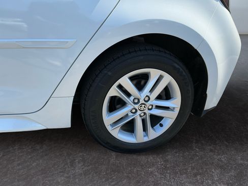 Used 2021 Toyota Corolla SE w/ SE Preferred Package FWD image 9