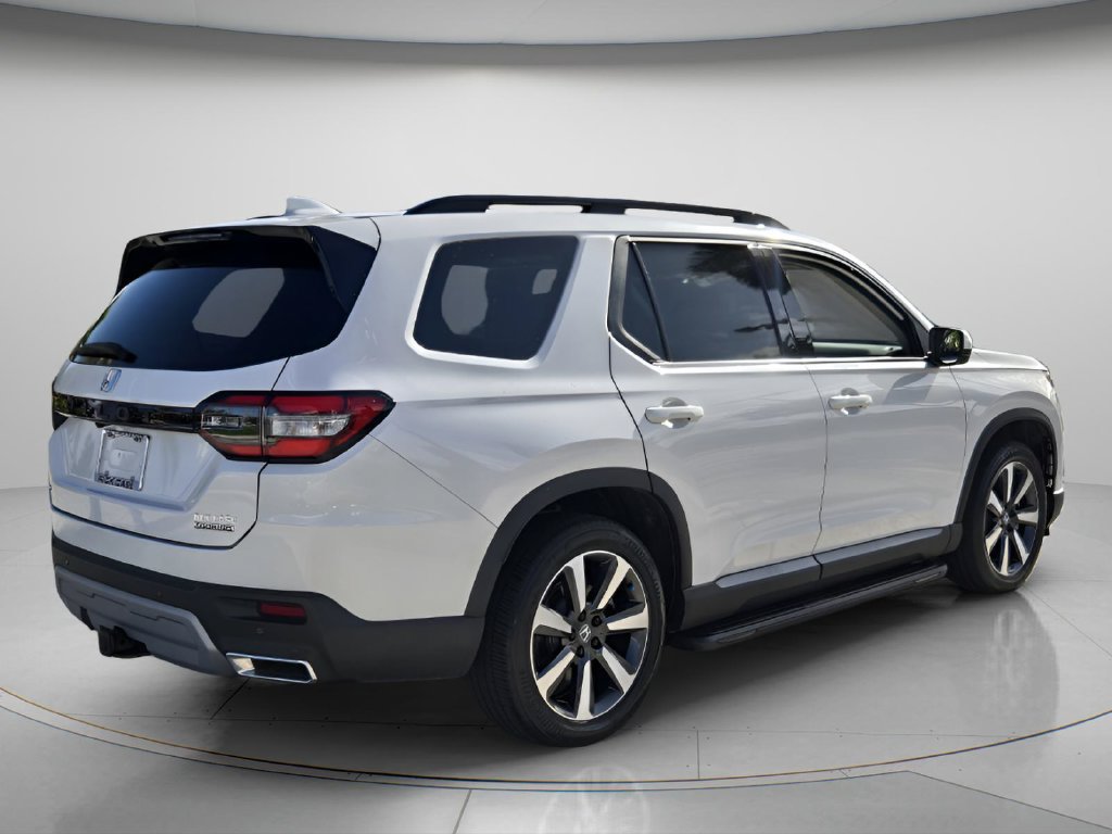 Used 2024 Honda Pilot Touring image 8